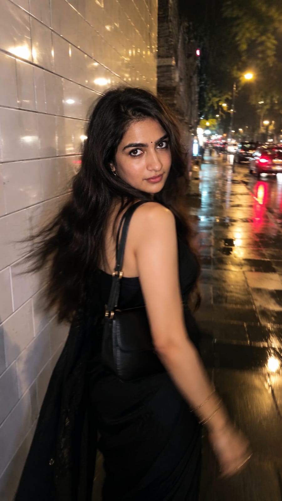 Aesthetic night street photo prompt female version generated using ChatGPT