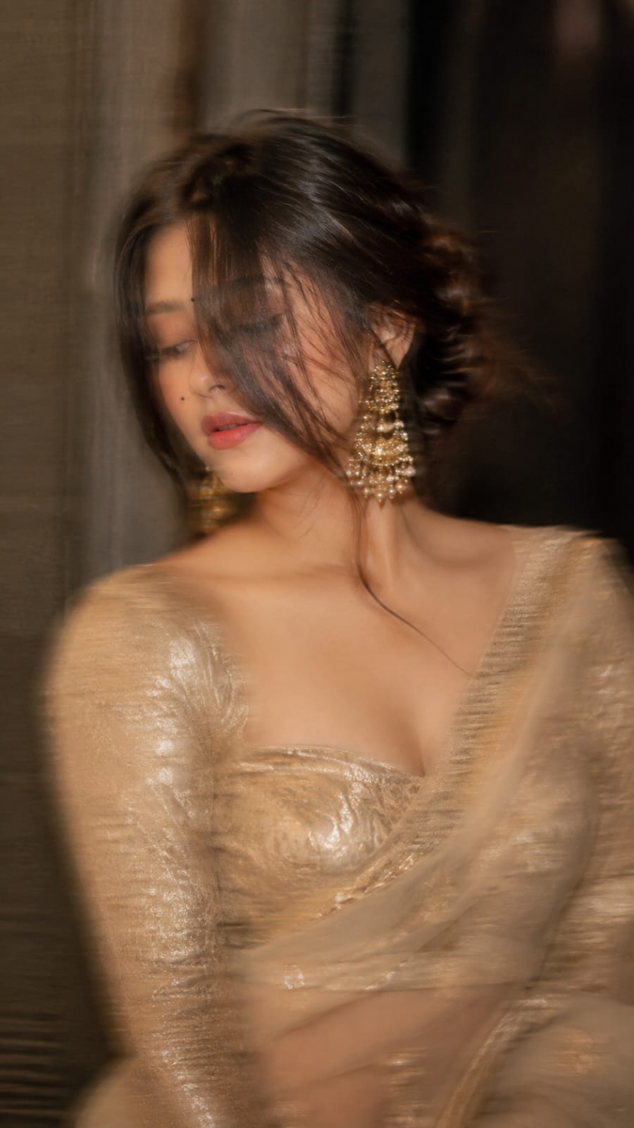 Close up aesthetic blurry saree photo prompt for girls with golden earrings - RonyTica