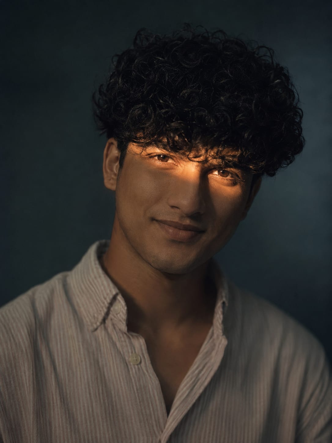 Boy aesthetic golden gaze editorial portrait AI photo prompt with golden light