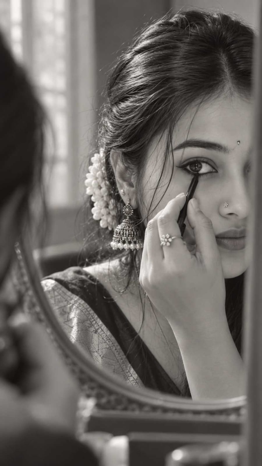 Black and white AI photo prompt of girl applying kajal in mirror